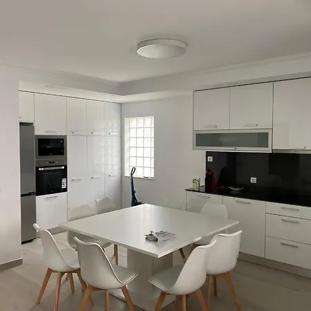 Holiday home Torrezinha- Moradia Moderna Em Com Piscina