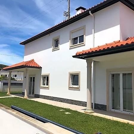 Torrezinha- Moradia Moderna Em Com Piscina Salir de Porto