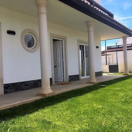 Holiday home Torrezinha- Moradia Moderna Em Com Piscina