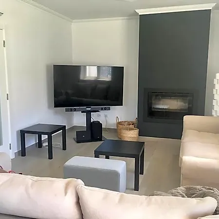 Torrezinha- Moradia Moderna Em Com Piscina Holiday home Salir de Porto
