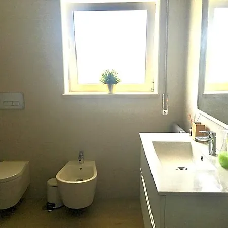 Torrezinha- Moradia Moderna Em Com Piscina Salir de Porto