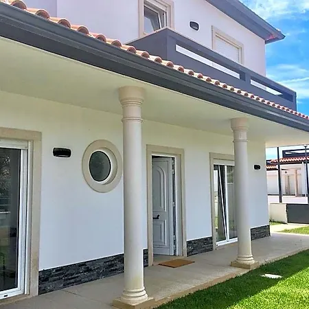 Holiday home Torrezinha- Moradia Moderna Em Com Piscina